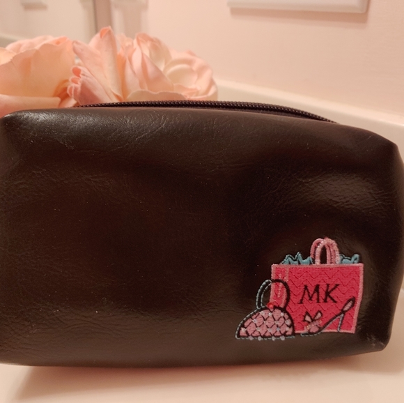 Mary Kay "Pretty Convenient" Cosmetic Bag - Picture 4 of 7